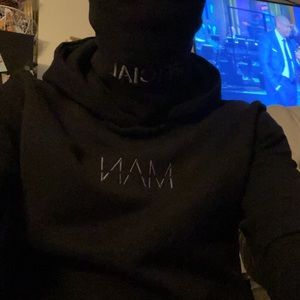 Meet your Posher, Dennis